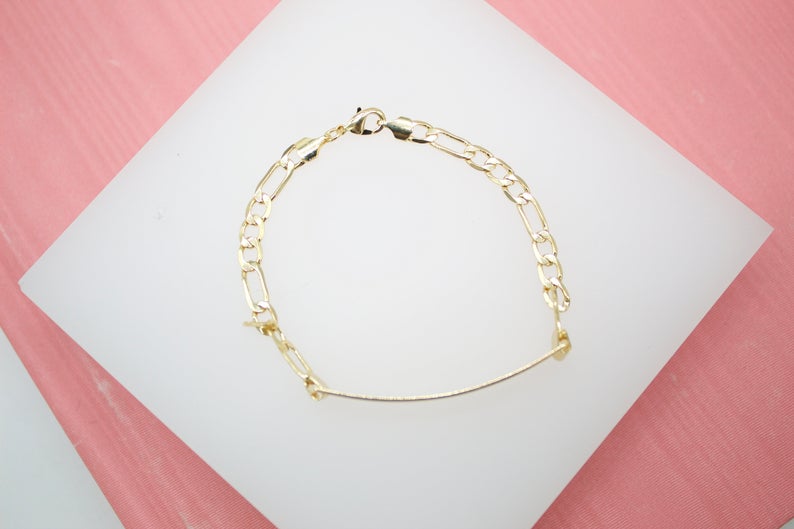 Customizable Tag Plate Bracelet With Figaro 4mm Link Chain (XX7)