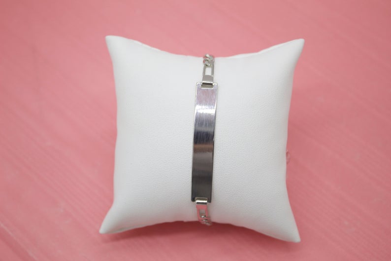 Customizable Tag Plate Bracelet With Figaro 4mm Link Chain (XX7)